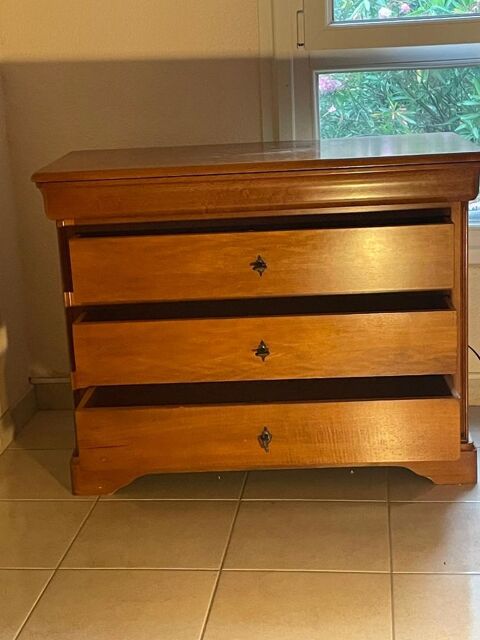 Belle Commode 3 tiroirs style louis Philippe 
60 La Grande-Motte (34)