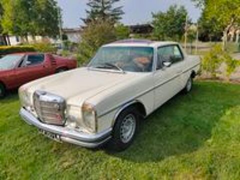   coupe 4 places Mercedes de 1970 