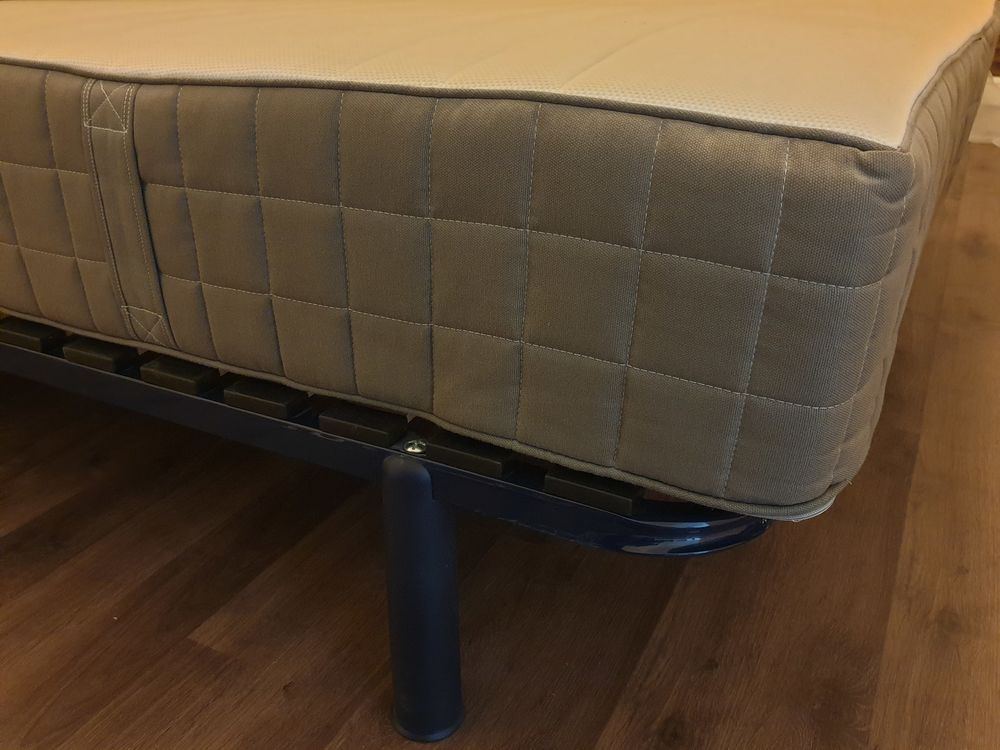 Matelas HOVAG IKEA + sommier + pieds Meubles