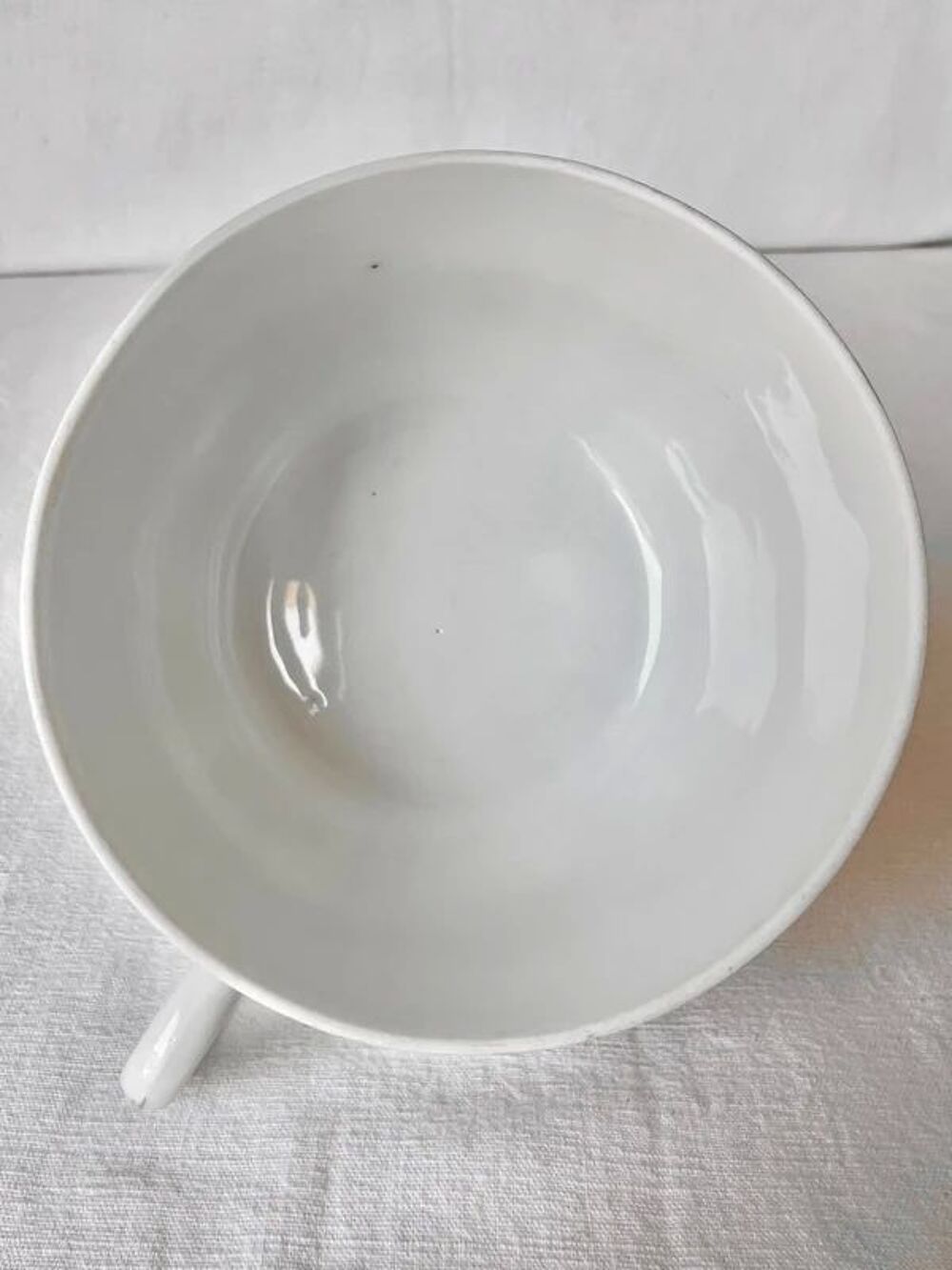 Tasse vintage en porcelaine blanche. Haute qualit&eacute; Décoration