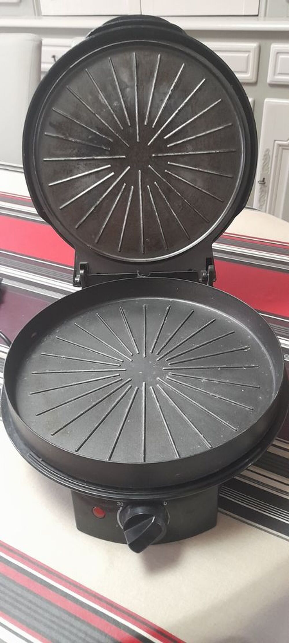 multicuiseur cuir rechauffer pizzas, tartes croque monsieur Cuisine