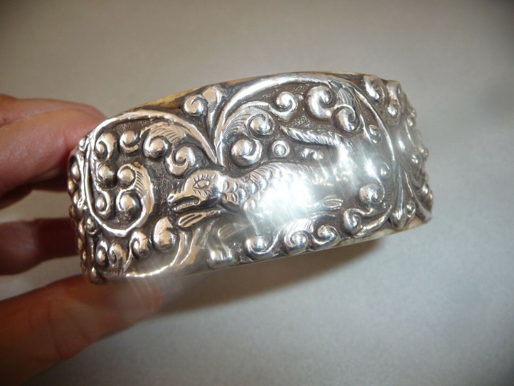 Vintage - bracelet vieux jade N&eacute;pal sur argent repouss&eacute; Bijoux et montres