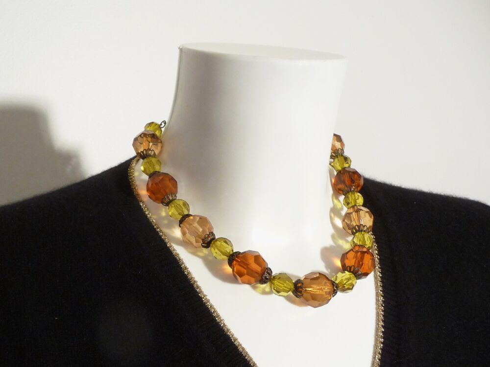 Collier &agrave; Perles en Plastique Rouge Orang&eacute;, Saumon et Jaune Bijoux et montres