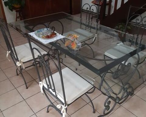 table plateau en verre et fer forg et ses 4 chaises 700 Melun (77)