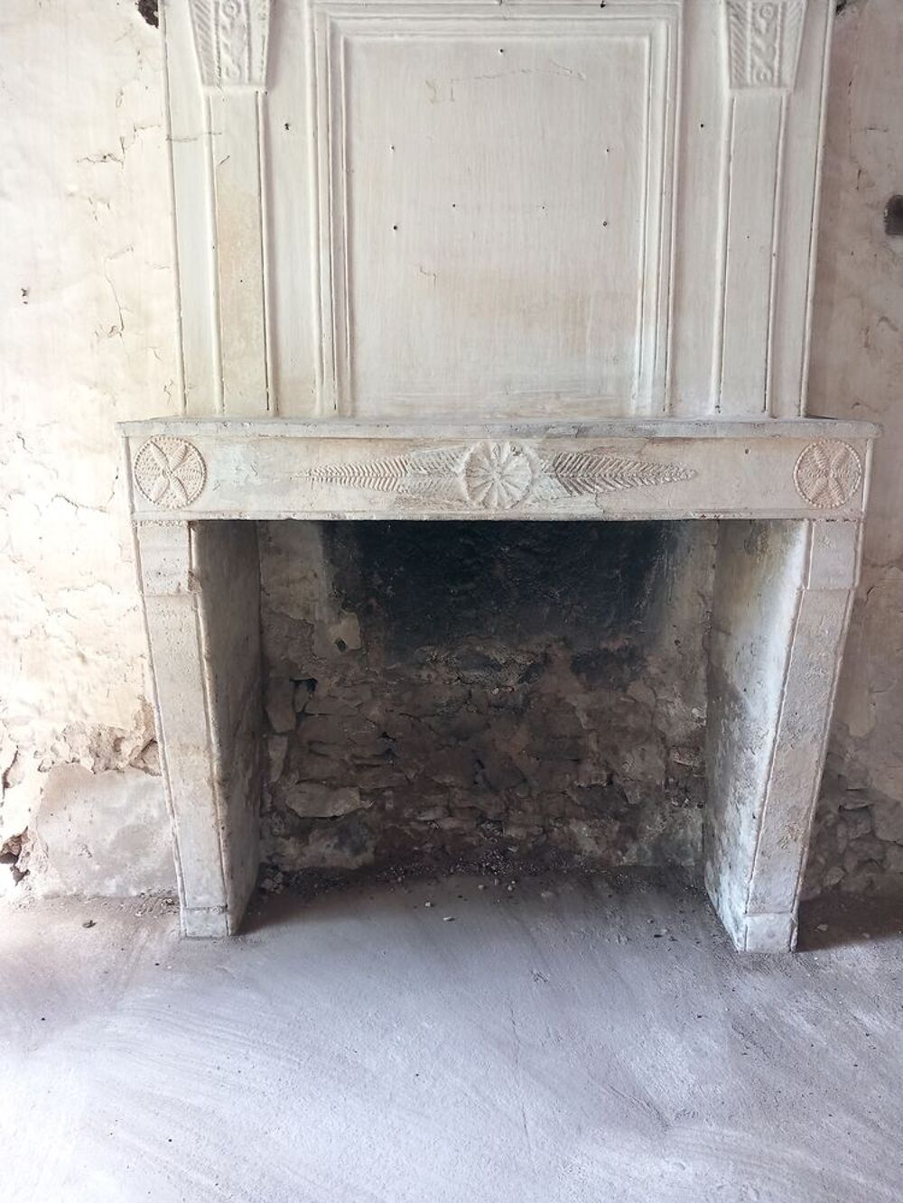 CHEMINEE EN PIERRE Décoration