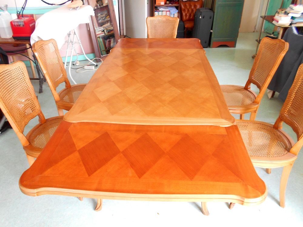 Table en bois (merisier) + 6 chaises cann&eacute;es Meubles