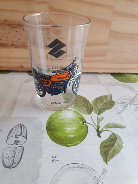 Verre suzuki 125 
vintage 
made in france 6 Aubvillers (80)