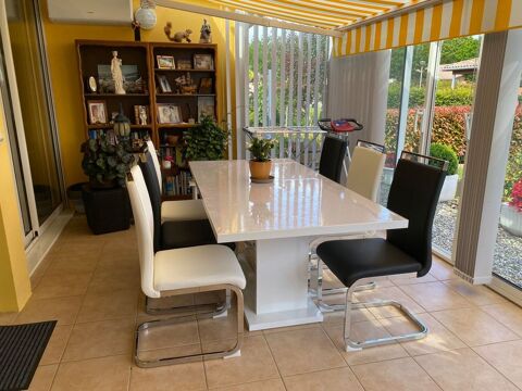Table Moderne + 3 chaises Noires et 3 chaises Blanches 600 Villegly (11)