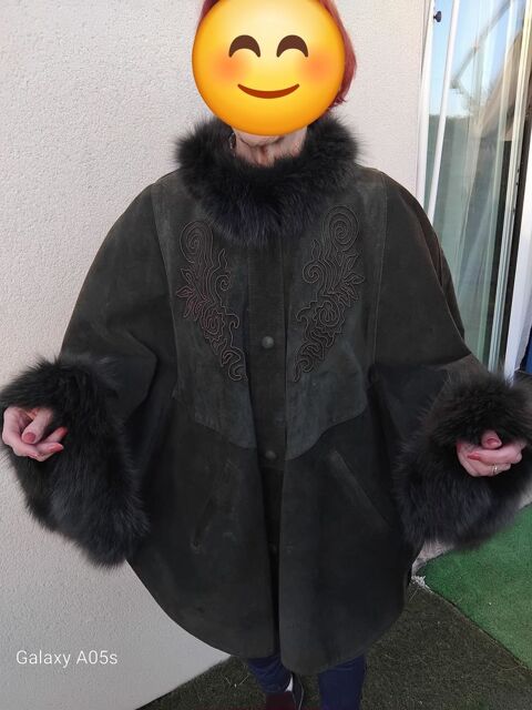 Veste  forme cape en croûte de cuir 100 Chef-Boutonne (79)