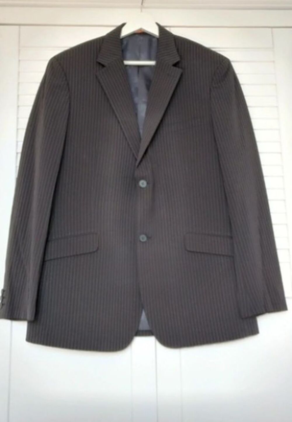 Ensemble de Costume Noir avec de L&eacute;g&egrave;res Rayures Marron Vêtements