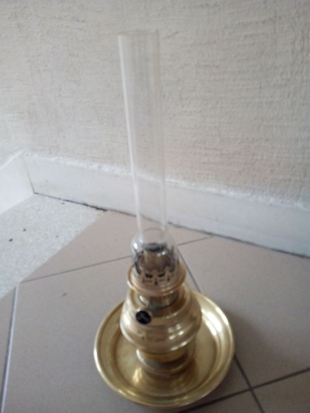 Ancienne lampe &agrave; p&eacute;trole en laiton 