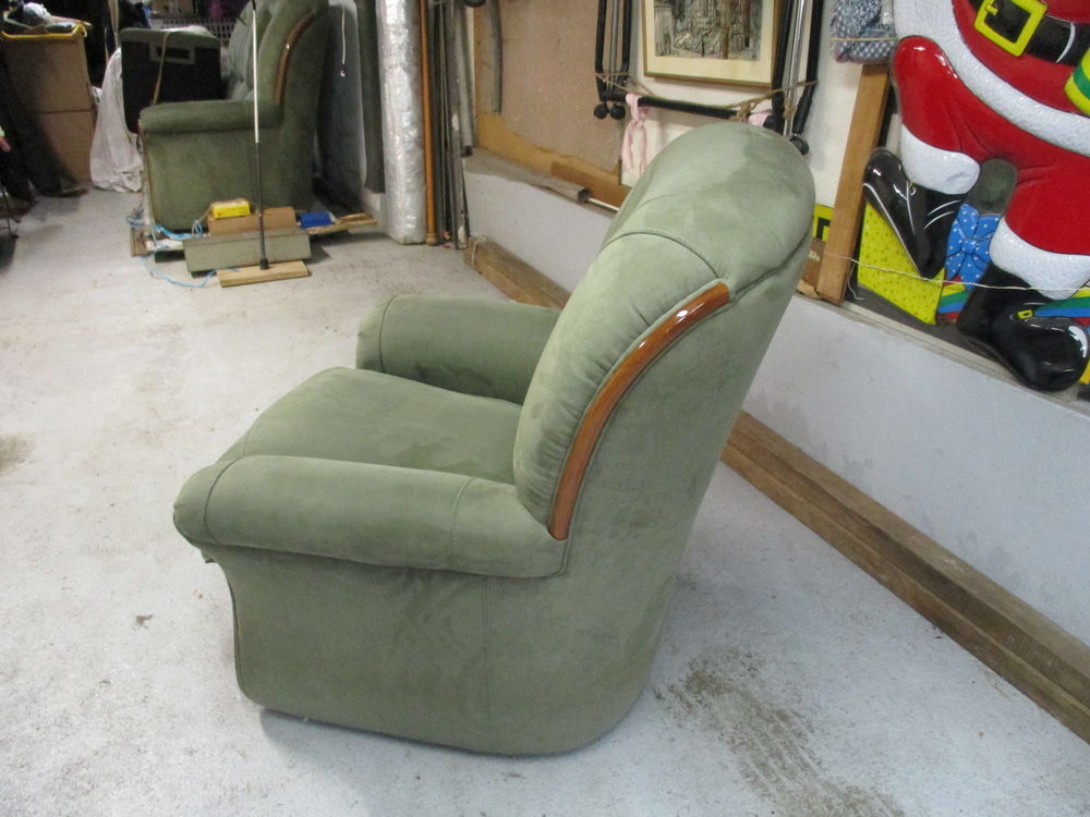 un canape avec un fauteuil super etat Meubles