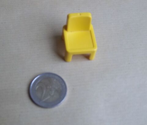 Chaise jaune playmobil 1 Colombier-Fontaine (25)