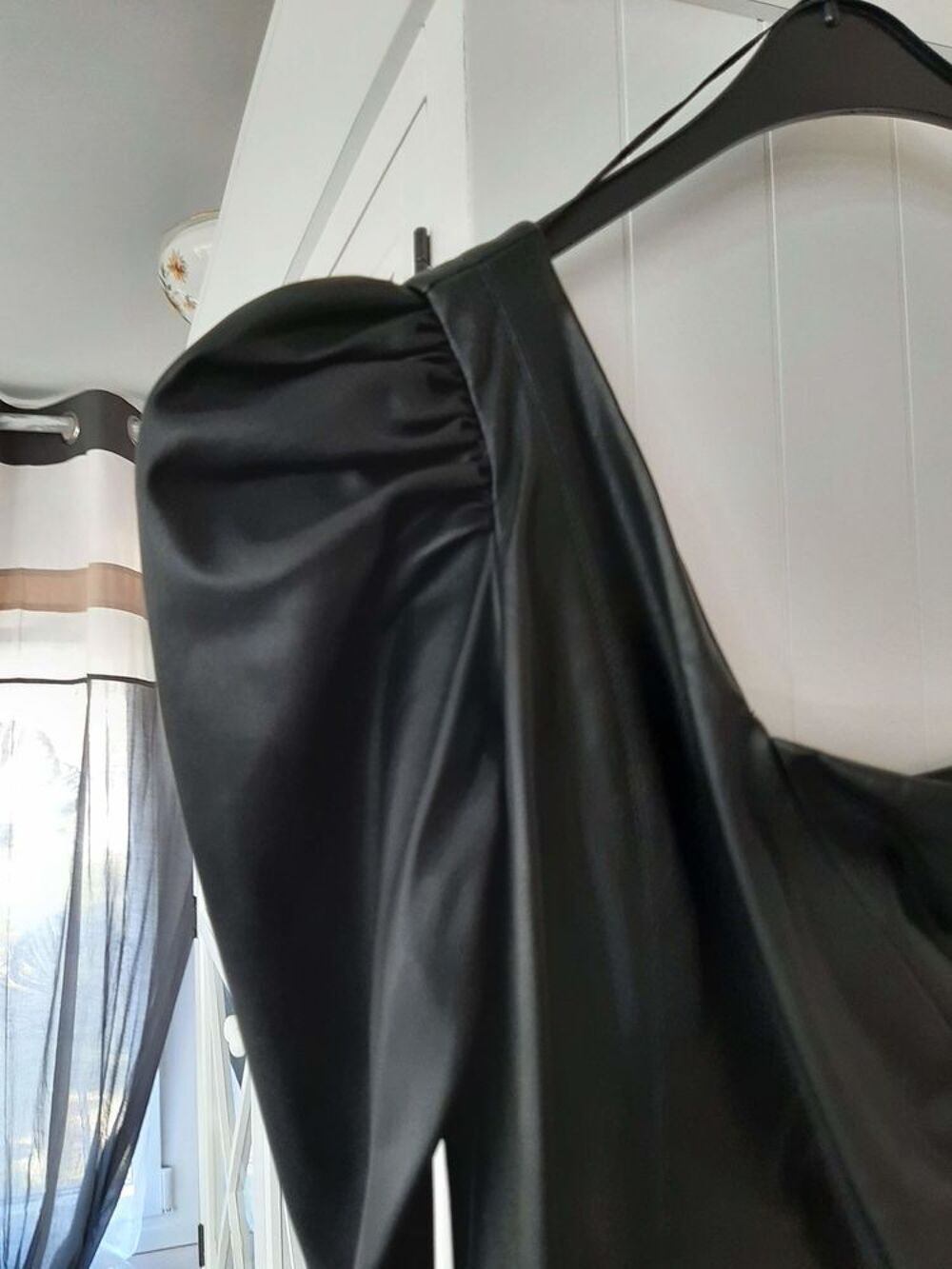 ROBE SIMILI CUIR COURTE - SOIREE / re-BAISSE DE PRIX Vêtements