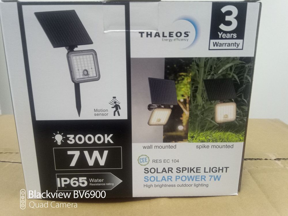 Spot LED Ext&eacute;rieur &Eacute;tanche &agrave; Piquer IP65 Solaire 7 watts Jardin