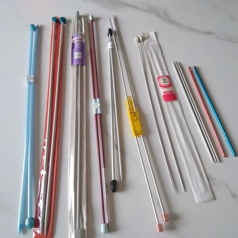 LOT AIGUILLES ET CROCHETS A TRICOTER + COFFRET RANGEMENT BOI 10 Mennecy (91)