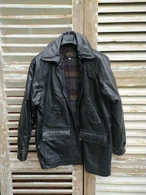 Blouson Cuir Noir Vintage Bison Futé T50
80 Loches (37)