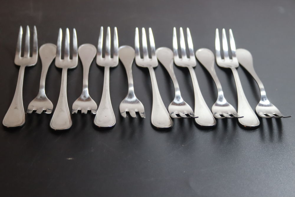 Lot 12 fourchettes dessert argent
