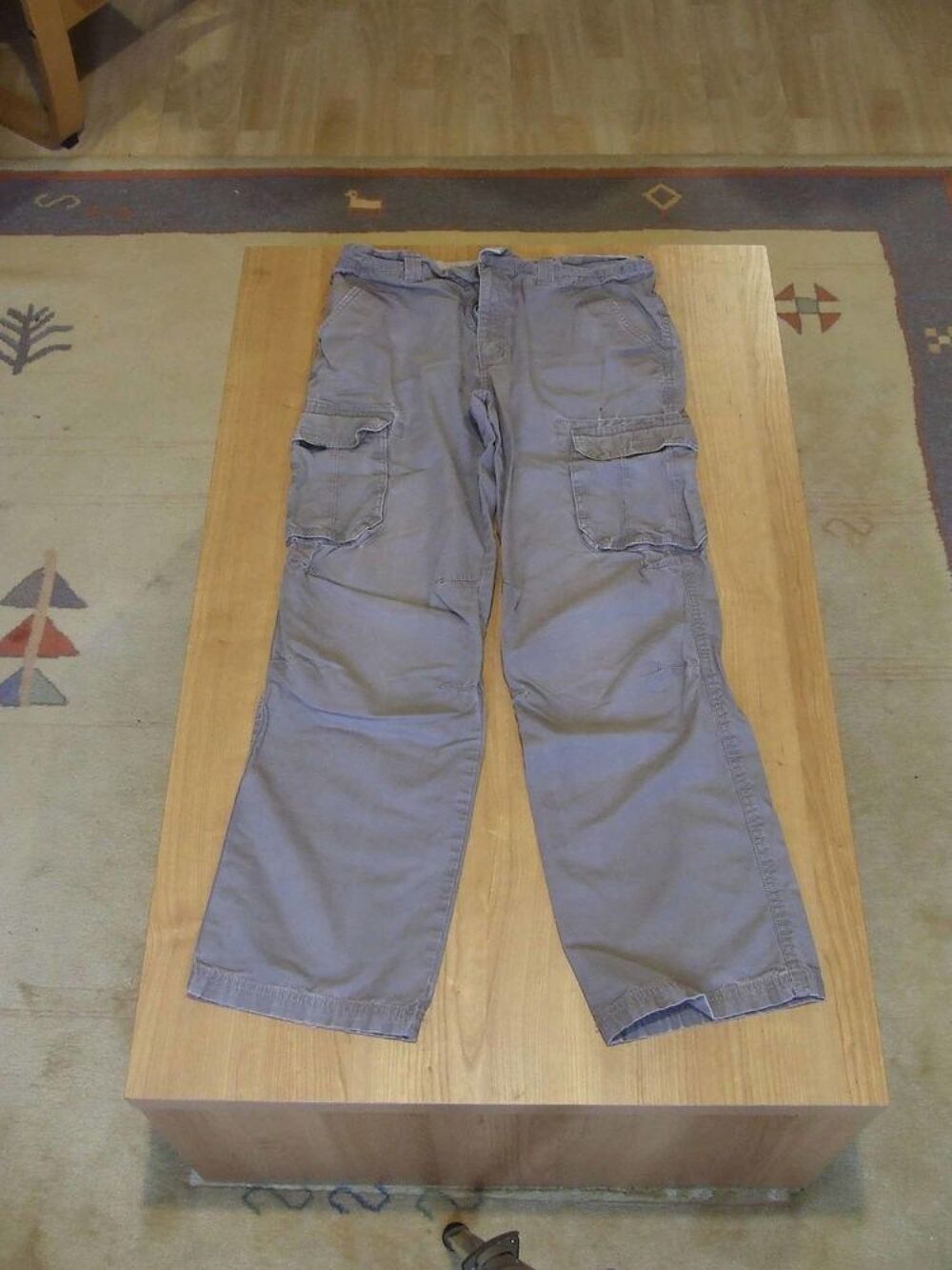 Pantalon de trek voyage. QUECHUA . Gris clair. T. 42 Vêtements