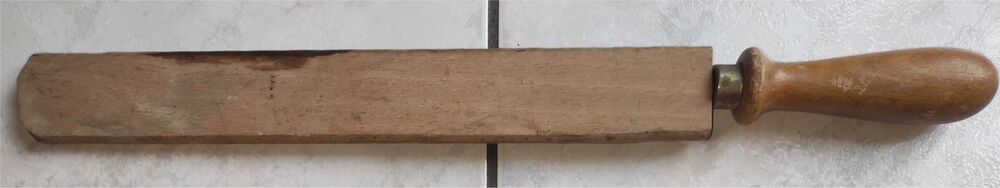 Couteau de tapissier L'Outil Parfait avec &eacute;tui en bois Bricolage
