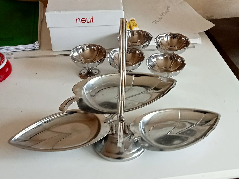Pr&eacute;sentoir de table avec coupelles &agrave; glace inox vintage Cuisine