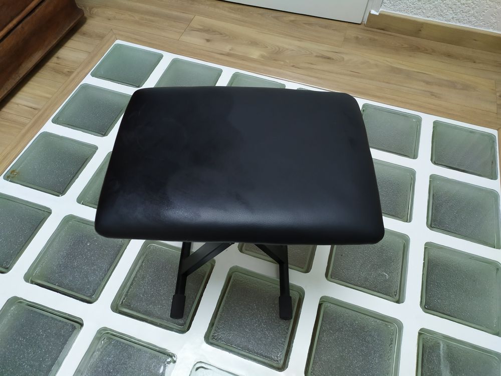 Tabouret piano enfant. Meubles