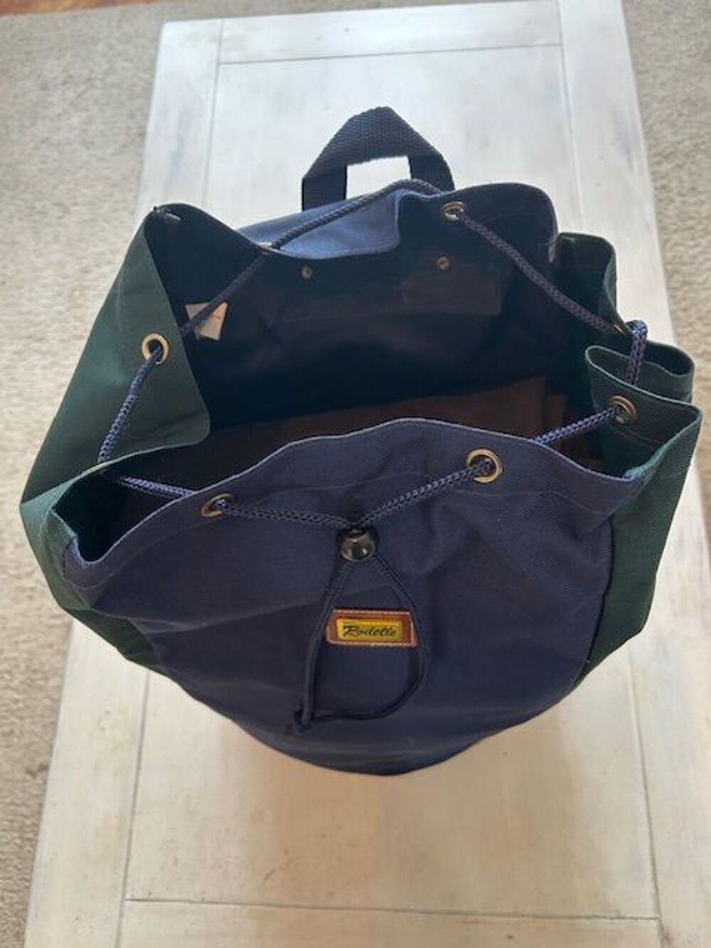 beau petit SAC a DOS ( neuf / jamais servi )
Sports