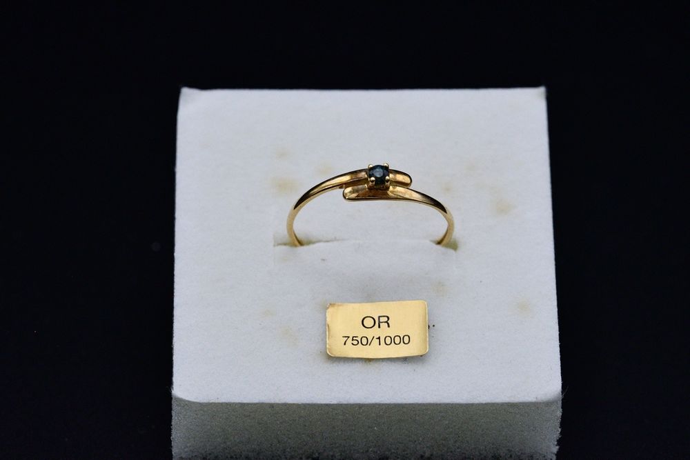 bague or jaune et saphir Bijoux et montres
