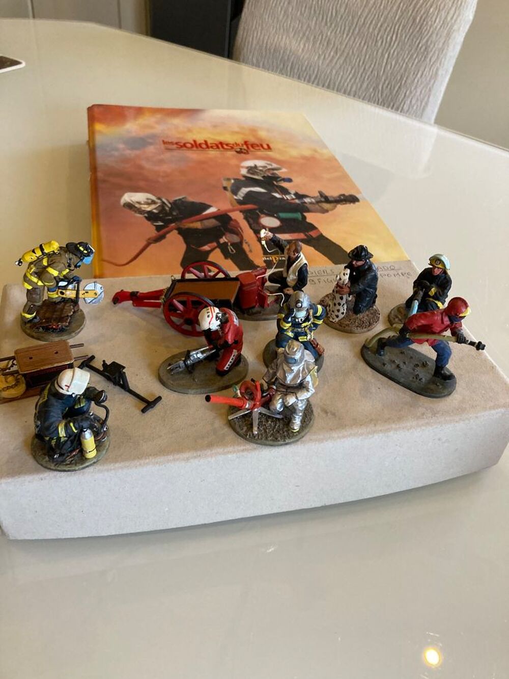 119 figurines de pompier del prado tr&egrave;s bon &eacute;tat 
