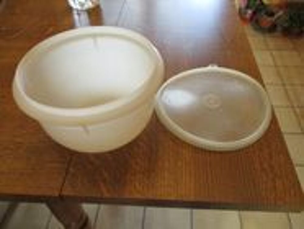 Tupperware rond blanc Décoration
