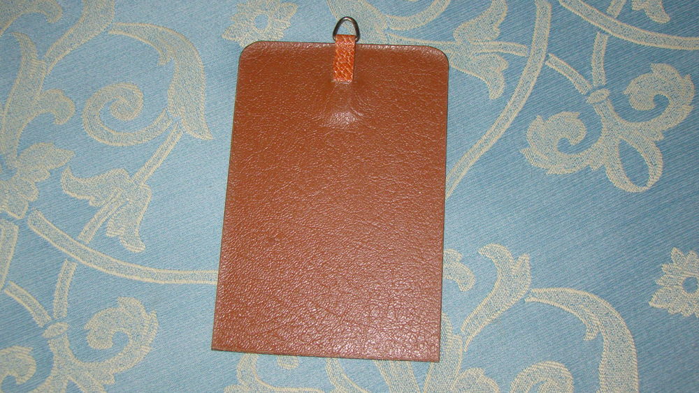 Ancien n&eacute;cessaire de voyage en cuir - ann&eacute;es 1950
Maroquinerie