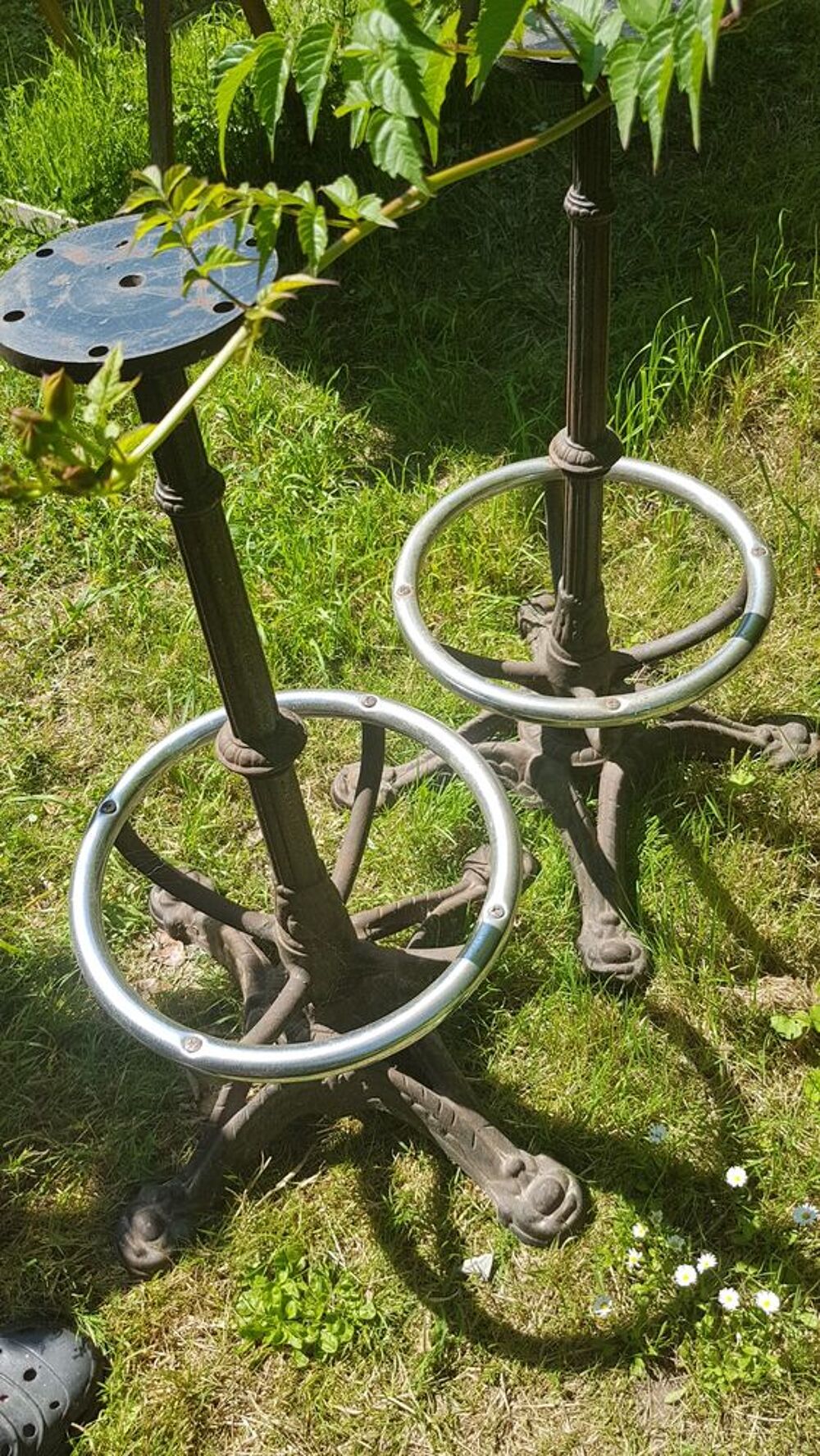 Tabouret ou table fonte ancien Meubles