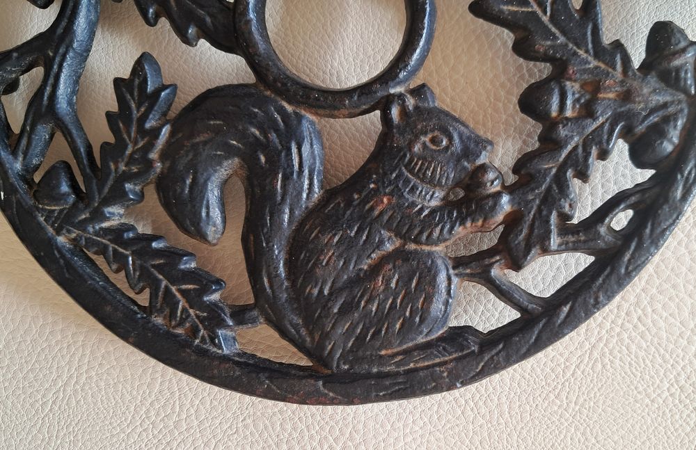 dessous de plat en fonte couleur noir d&eacute;cor champ&ecirc;tre Cuisine