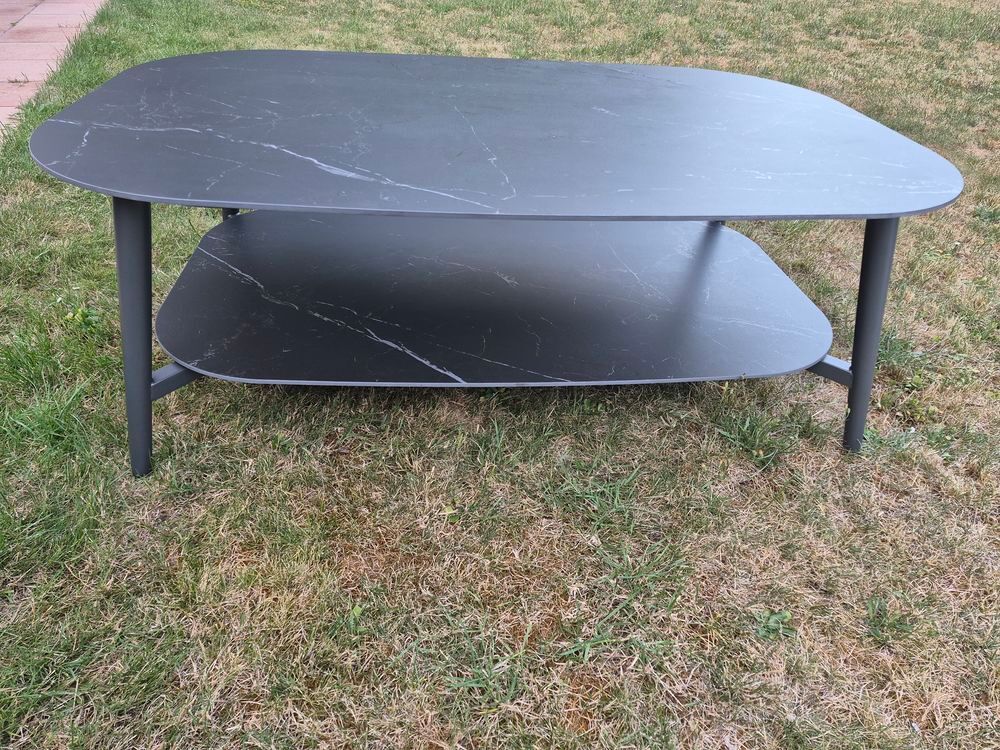 TABLE BASSE POUR SALON DE JARDIN 
Meubles