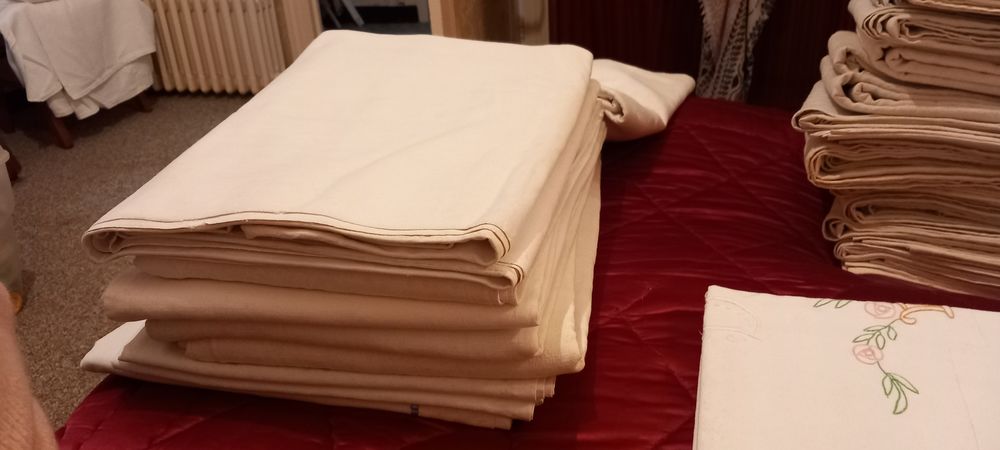 Toiles de lin id&eacute;ales pour rideaux.nappes... jamais servies
Décoration