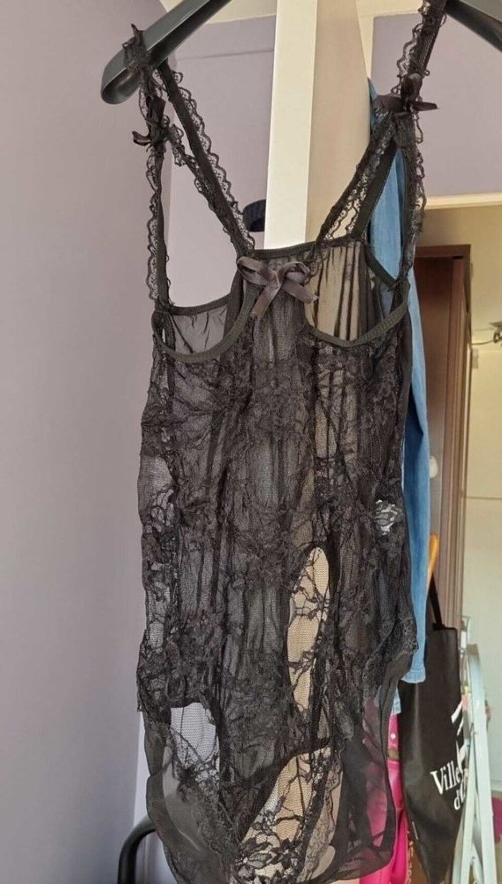 Tr&egrave;s joli body noir dentelle Vêtements