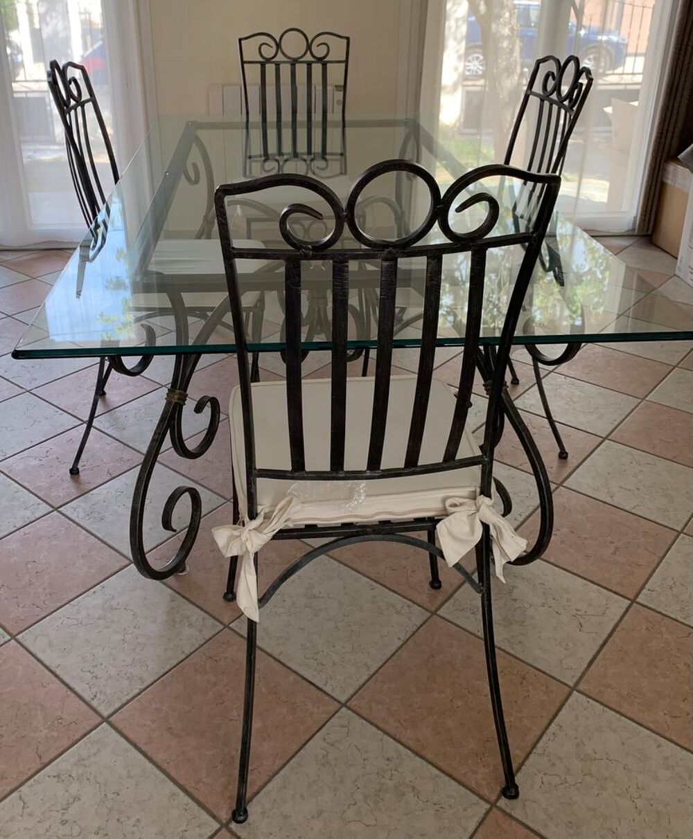TABLE SEJOUR ET SES 4 CHAISES Meubles