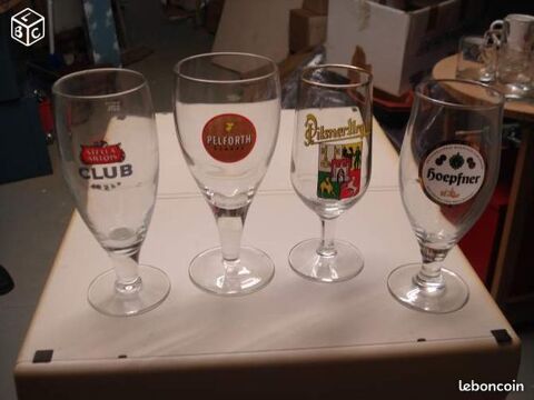 4 verres  bire diffrents collectionneur ou autre  vintage 0 Mrignies (59)
