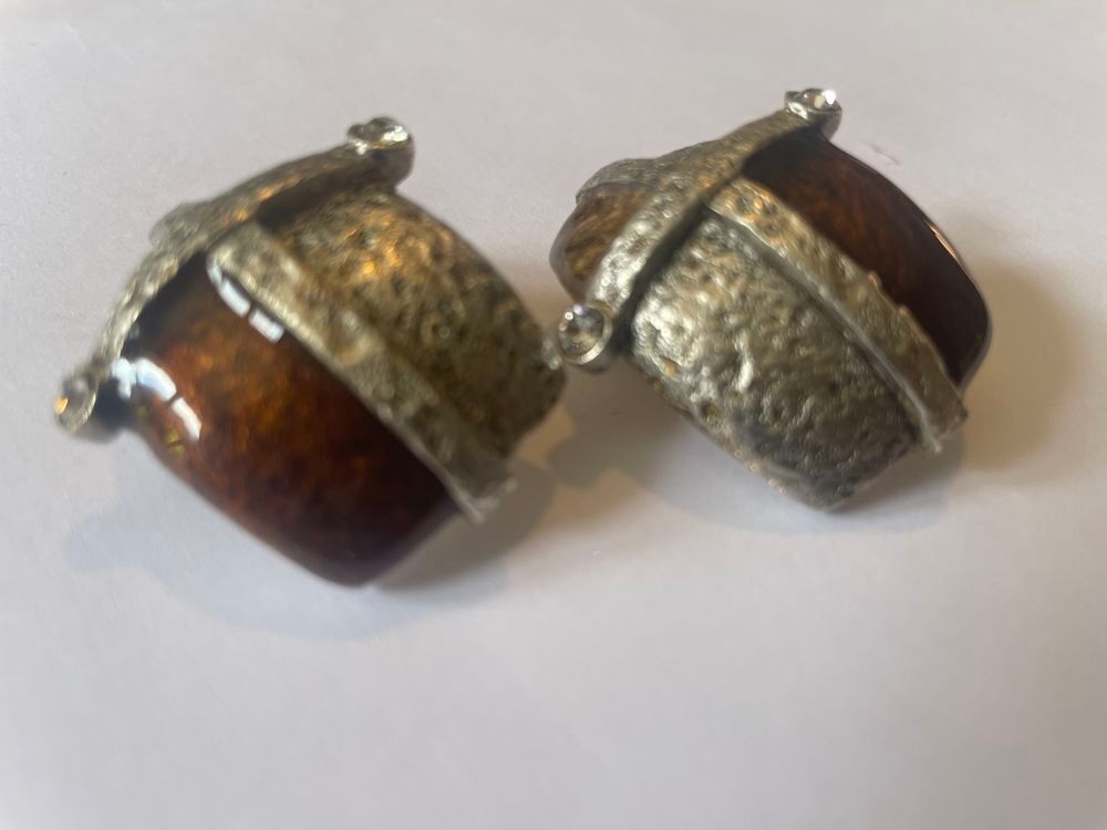BO rectangle croix argent&eacute; &eacute;mail marron strass C.LACROIX Bijoux et montres
