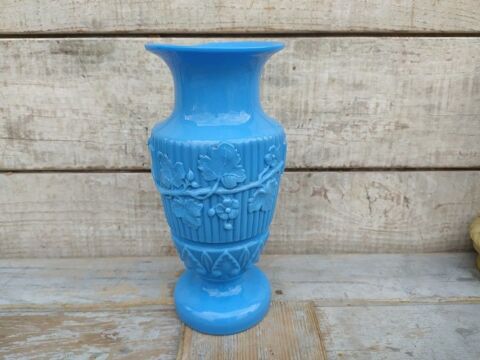 Ancien Vase Opaline Bleue Saint Louis D�cor Vigne 
59 Loches (37)