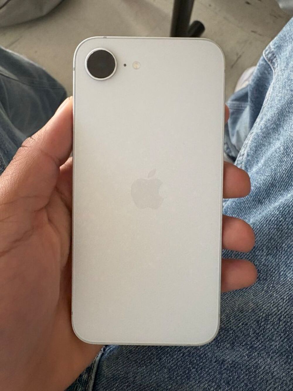 iPhone 16e Téléphones et tablettes