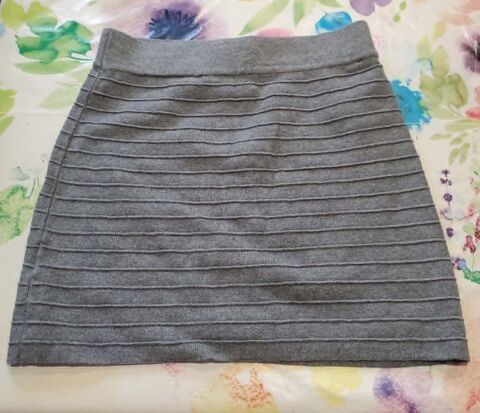 JUPE GRISE COURTE PROMOD TAILLE 36 Bubry (56)