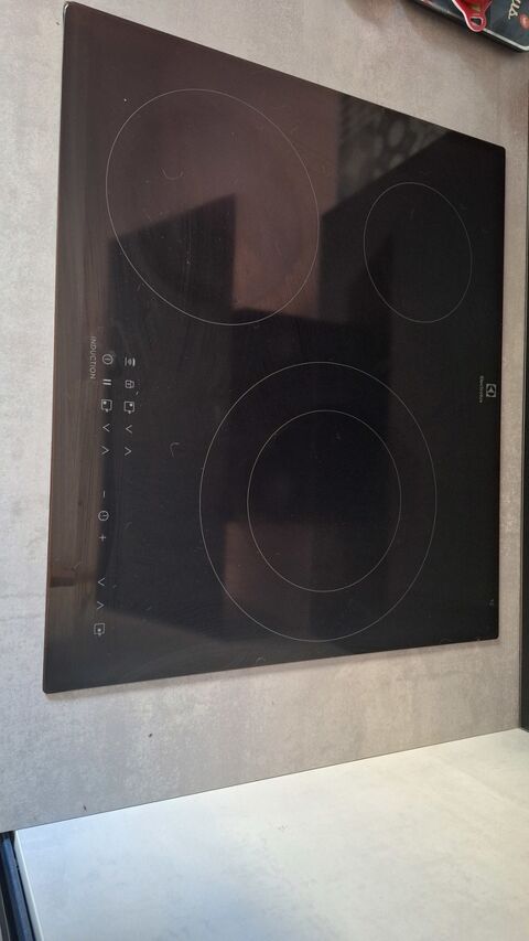 Plaque  induction 3 zones - Contrle tactile 100 La Ricamarie (42)