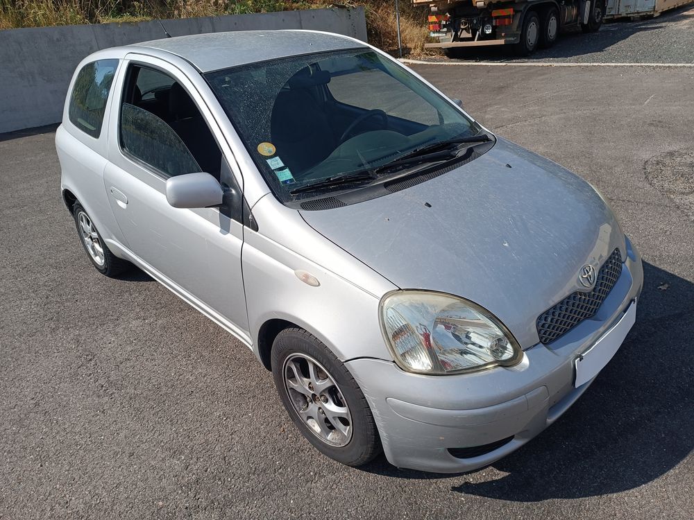 Yaris 65 VVT-i Lin&eacute;a Terra 2004 occasion 42170 Chambles