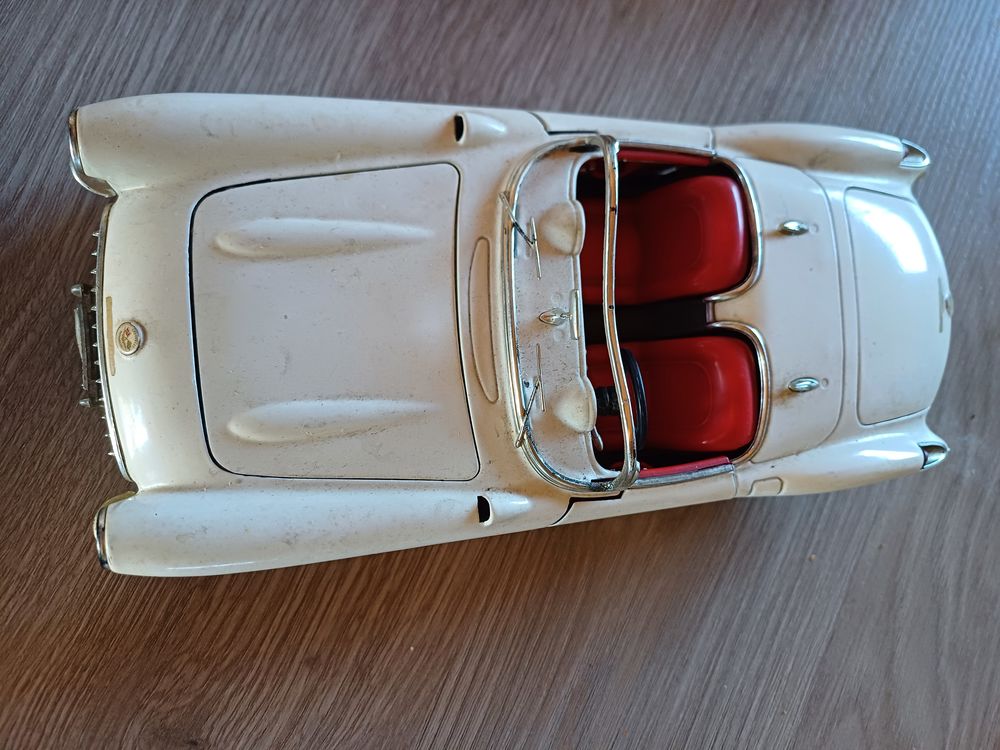Chevrolet corvette marque Burago echelle scala 1:18eme metal 