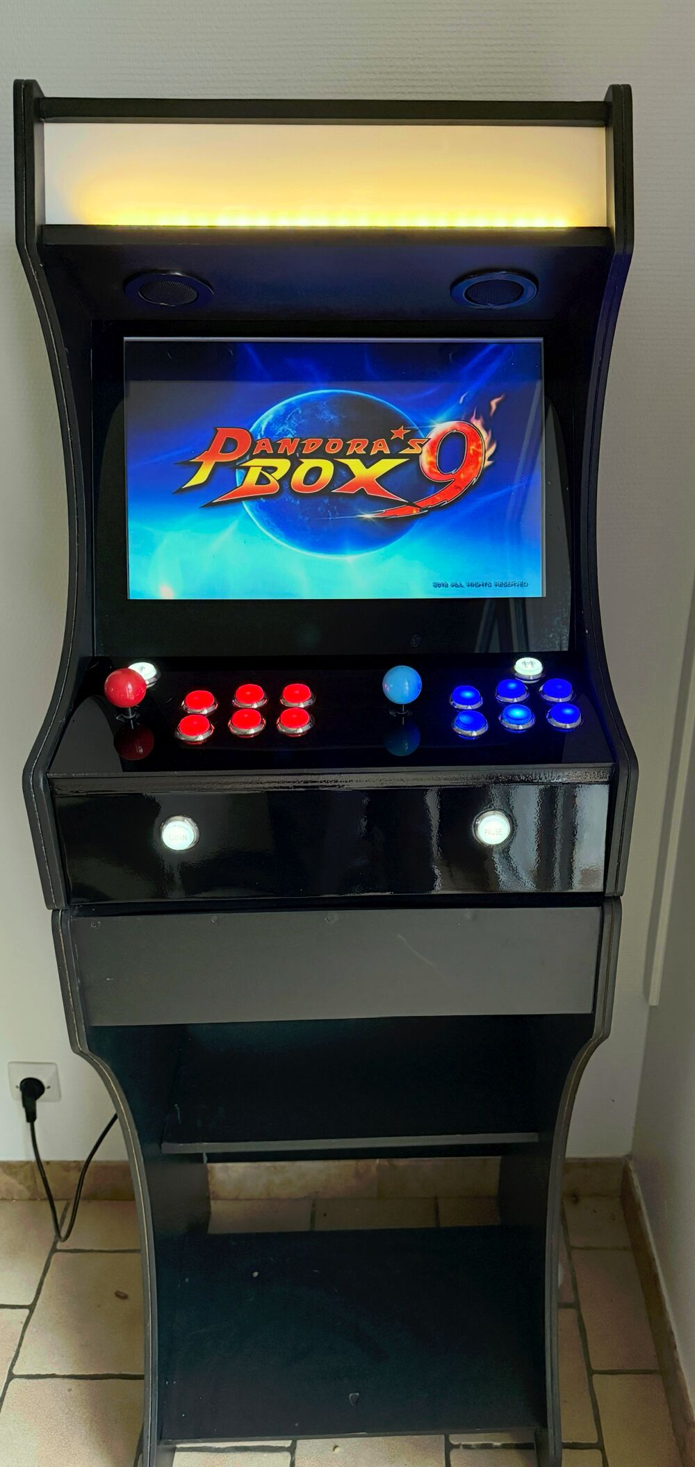 Borne arcade 
Consoles et jeux vidéos