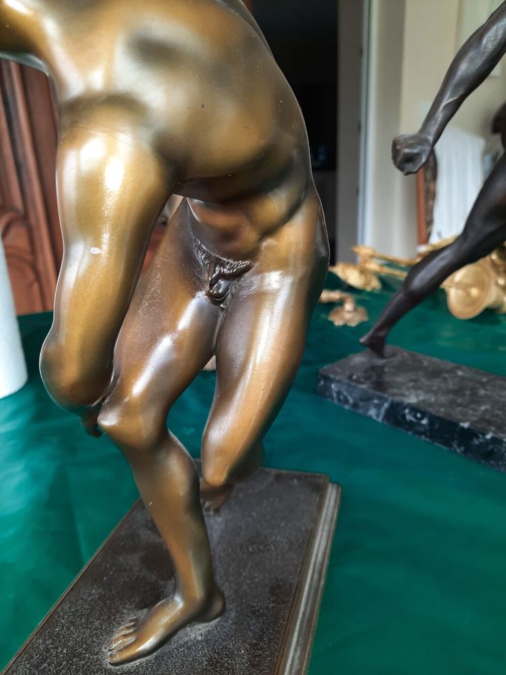 Statuette Homme nu DISCOBOLE EN BRONZE
Décoration
