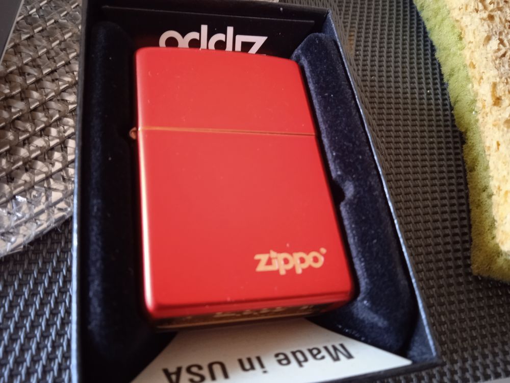 briquet neuf zippo rouge 