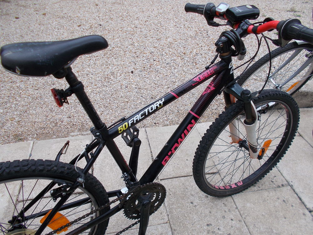 v&eacute;lo vtt 24 pouces de 2024 b-twin 18 vitesses tres bon etat Vélos