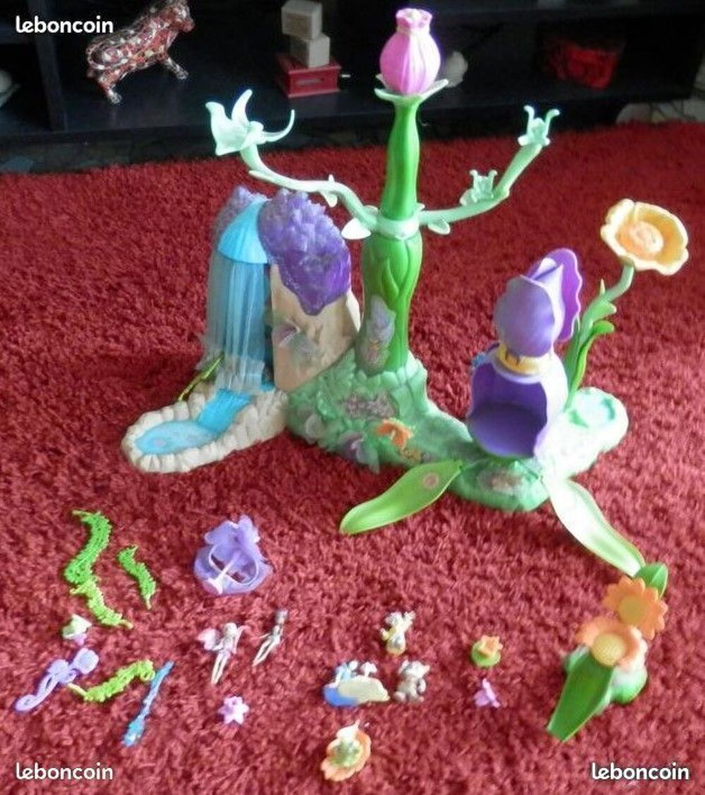 lot mini-personnages , lit, dressing.. Jeux / jouets